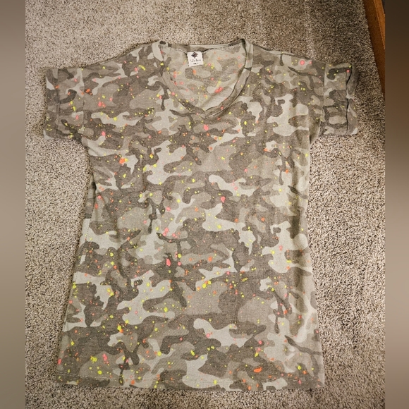 Paint Spattered Camo V Neck Shirt by Like Love. Size Large - Picture 1 of 6